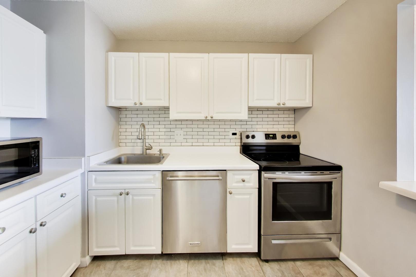 111 W MAPLE Street Unit: 1503