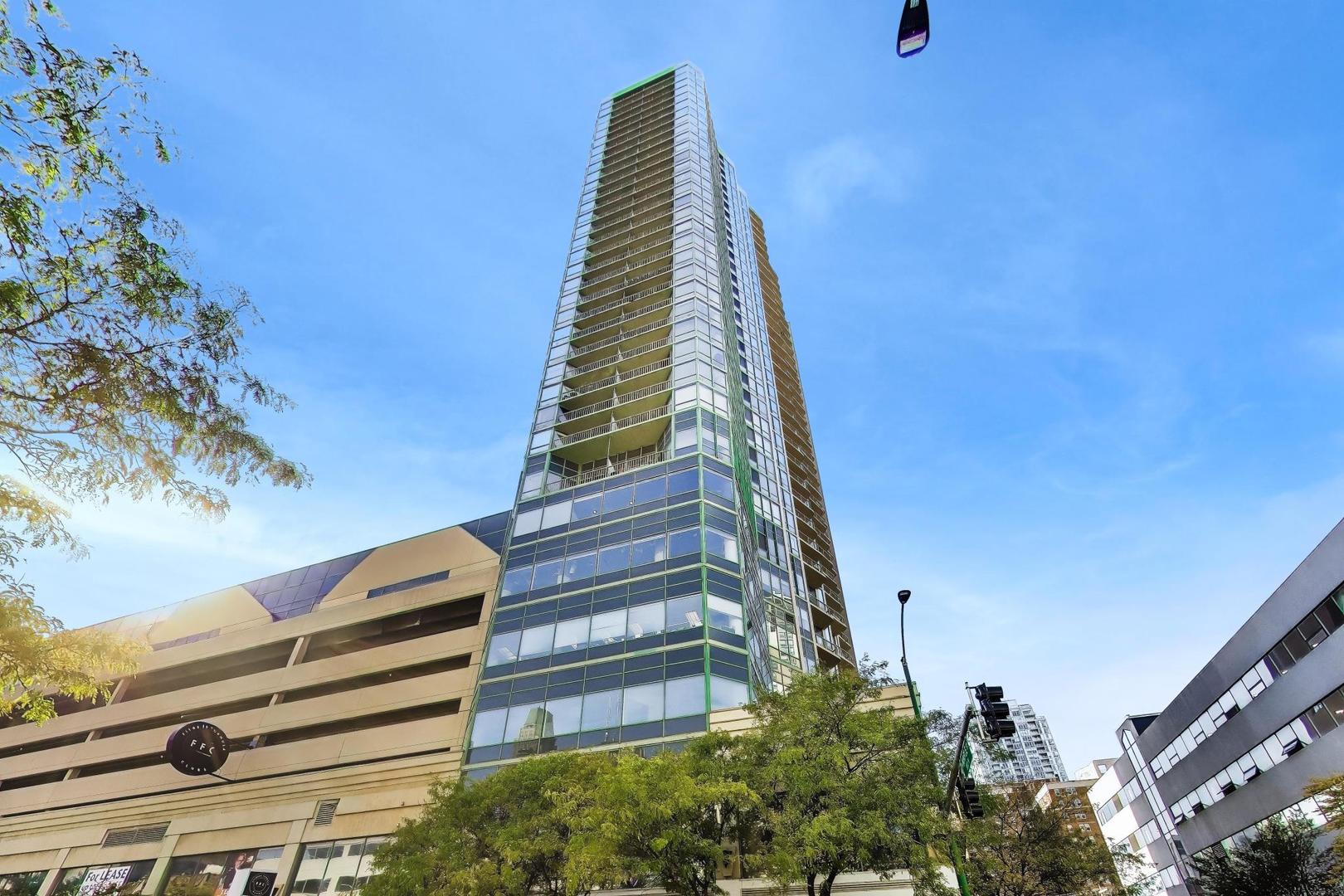 111 W MAPLE Street Unit: 1503