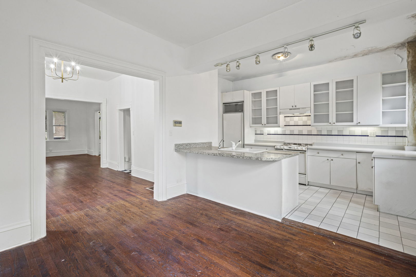 2144 N Fremont Street Unit: 0