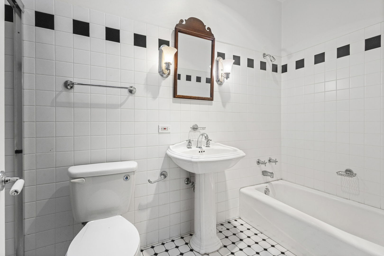2144 N Fremont Street Unit: 0