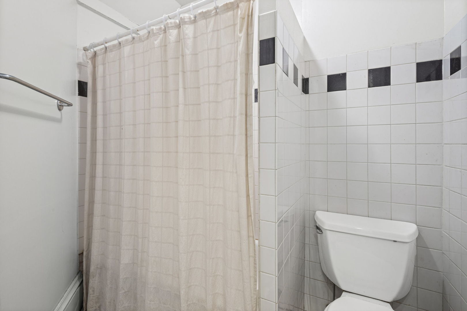 2144 N Fremont Street Unit: 0