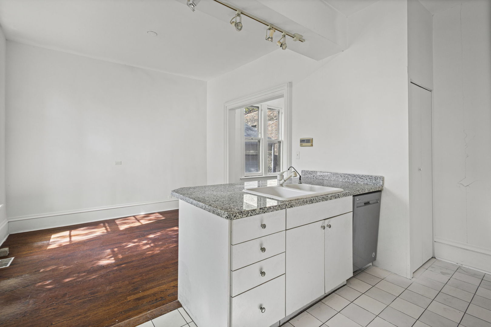 2144 N Fremont Street Unit: 0