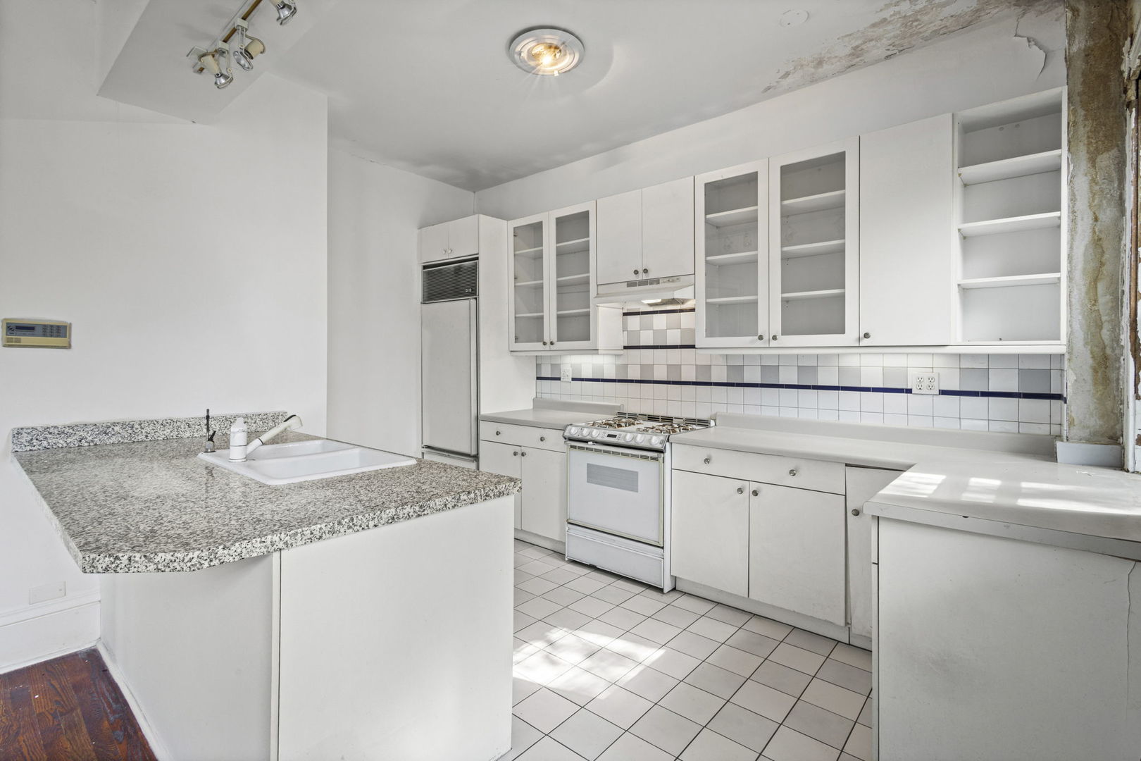 2144 N Fremont Street Unit: 0