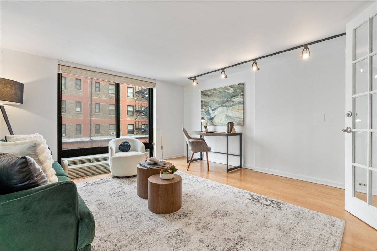 1221 N Dearborn Street Unit: 604S