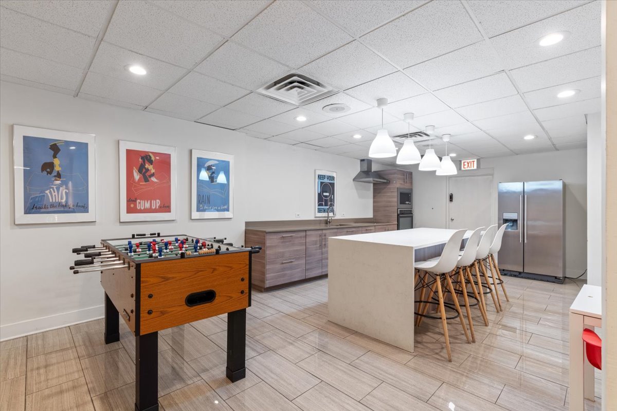 1221 N Dearborn Street Unit: 604S