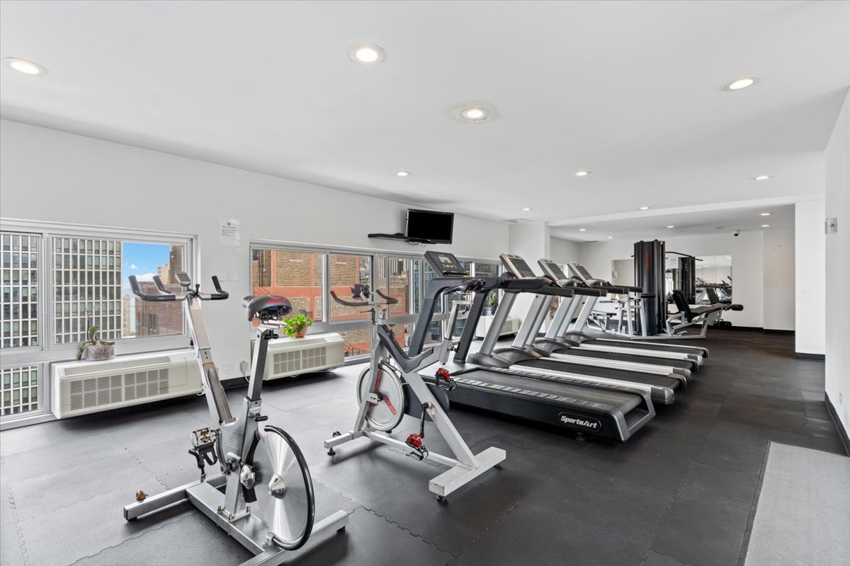 1221 N Dearborn Street Unit: 604S