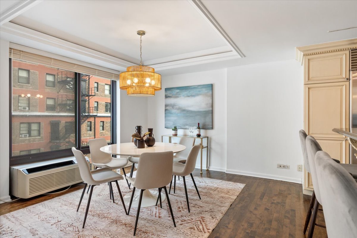 1221 N Dearborn Street Unit: 604S