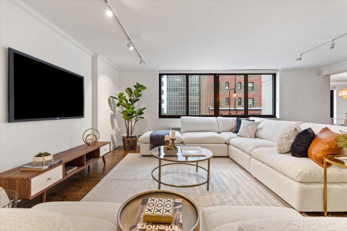 1221 N Dearborn Street Unit: 604S
