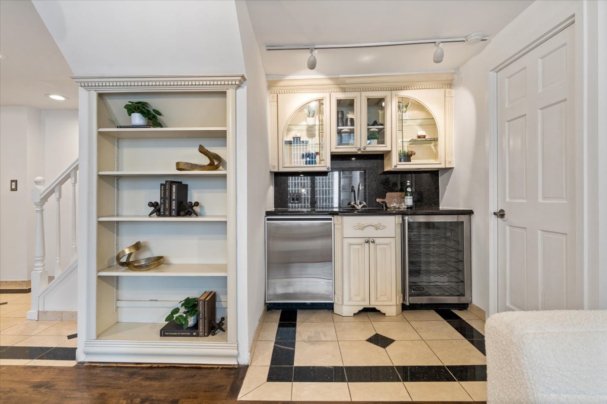 1221 N Dearborn Street Unit: 604S
