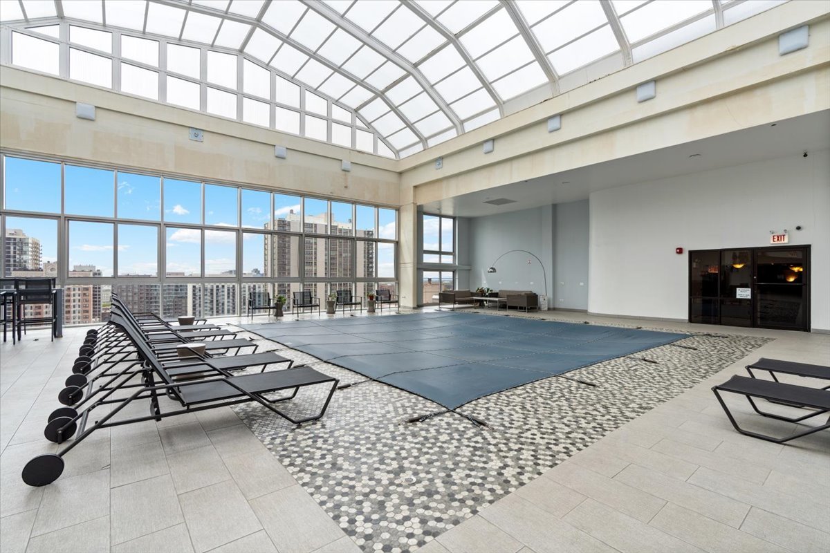 1221 N Dearborn Street Unit: 604S
