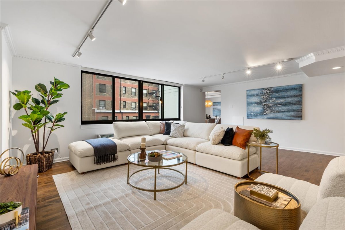 1221 N Dearborn Street Unit: 604S
