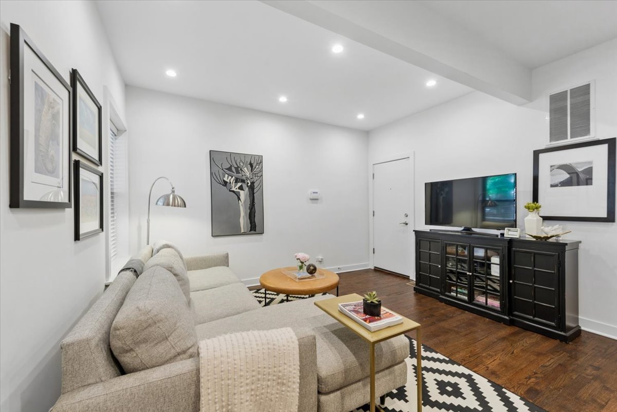 1454 W Roscoe Street Unit: 1W