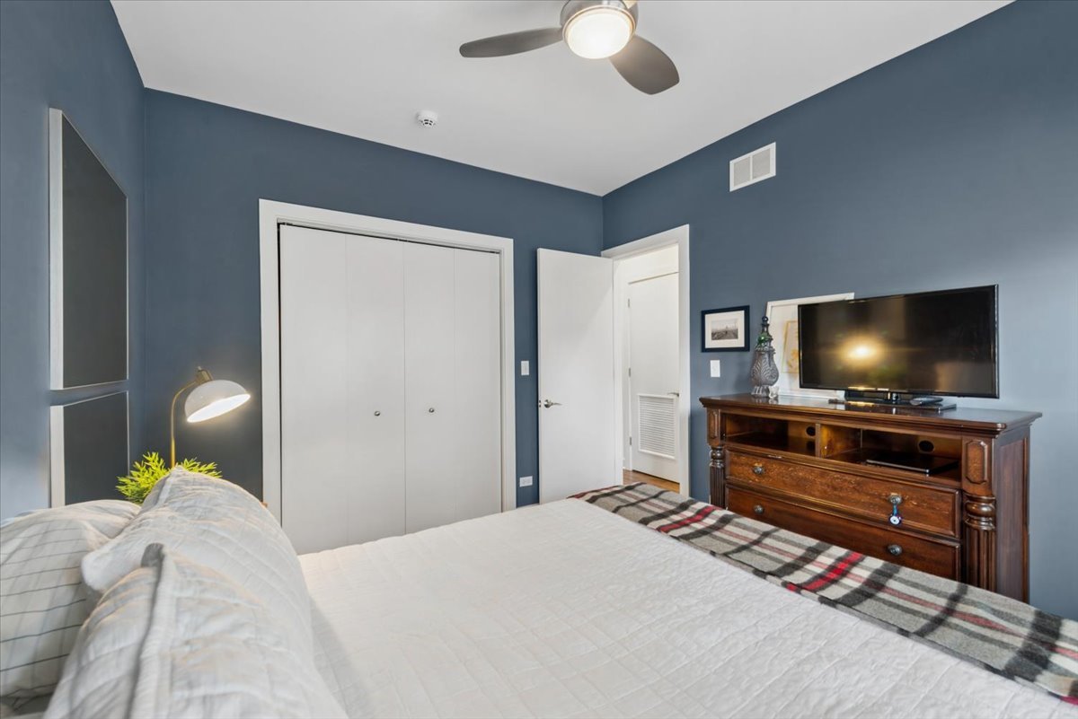 1454 W Roscoe Street Unit: 1W