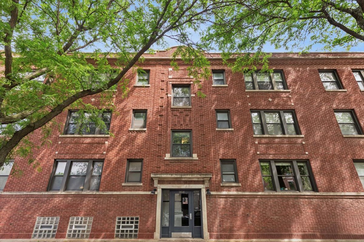1454 W Roscoe Street Unit: 1W