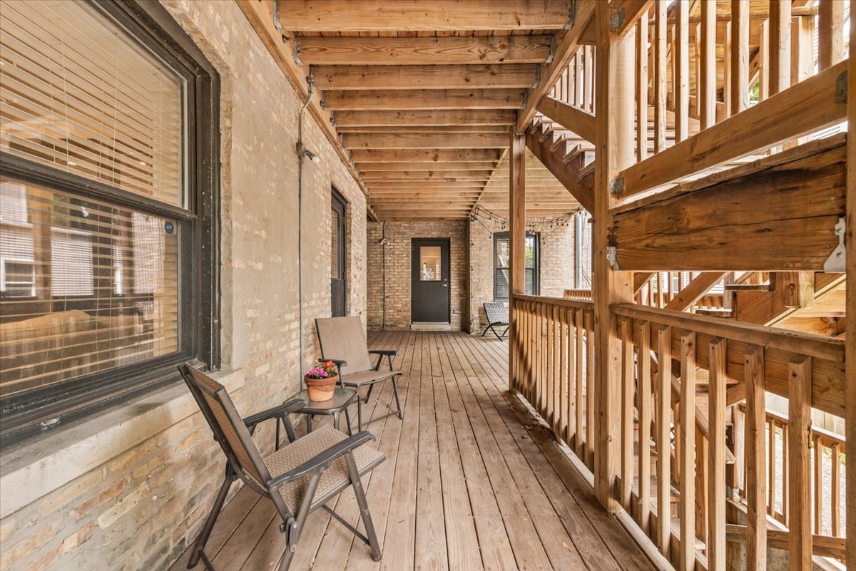 1454 W Roscoe Street Unit: 1W
