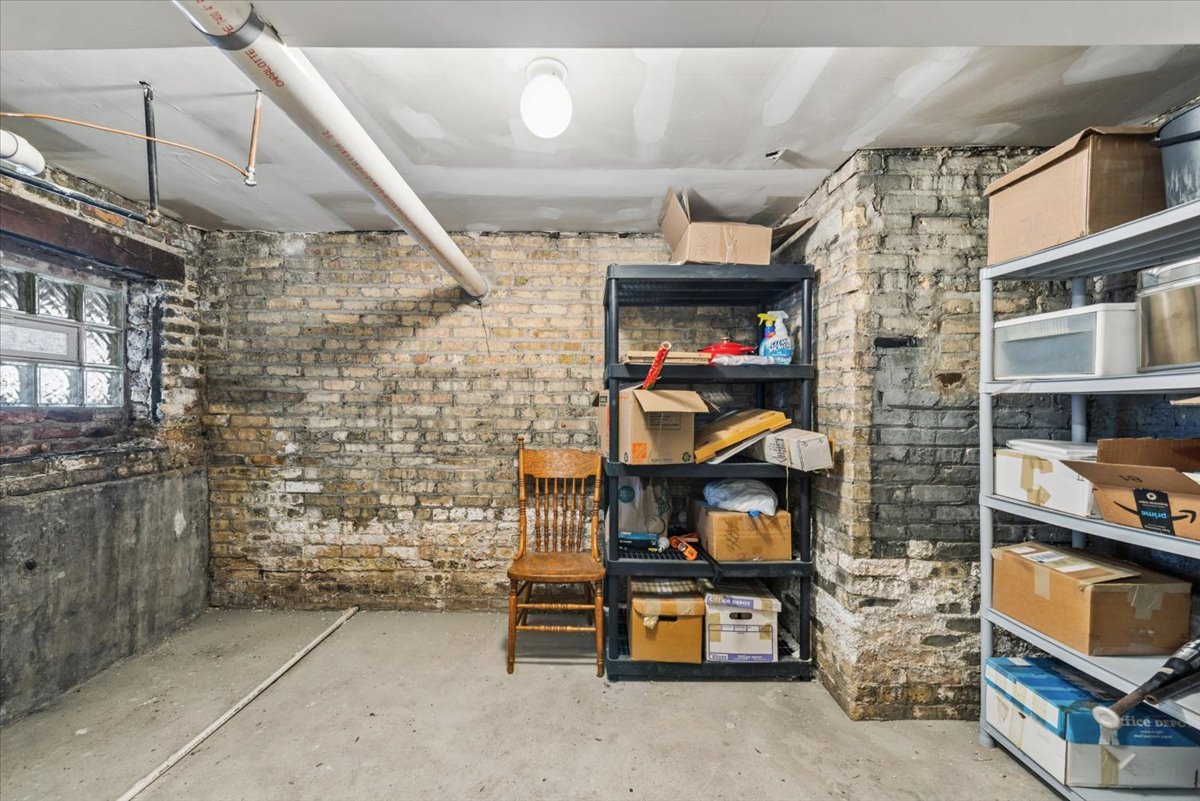 1454 W Roscoe Street Unit: 1W