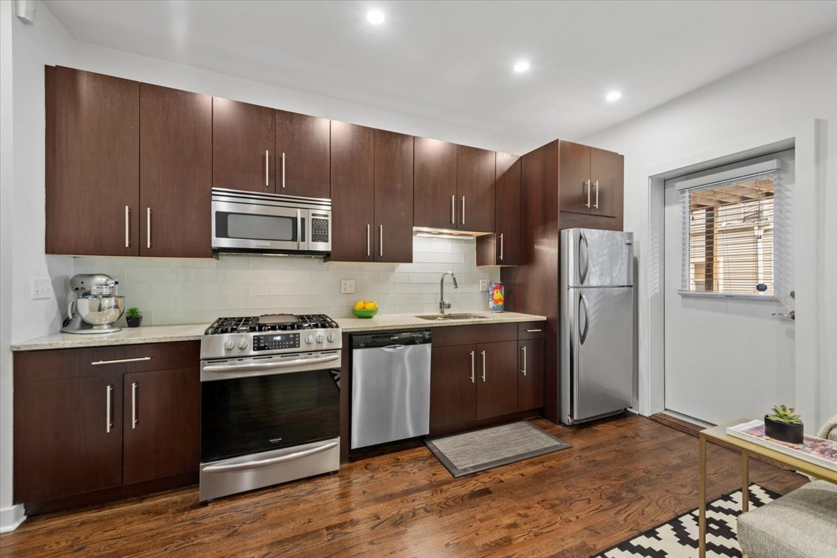1454 W Roscoe Street Unit: 1W