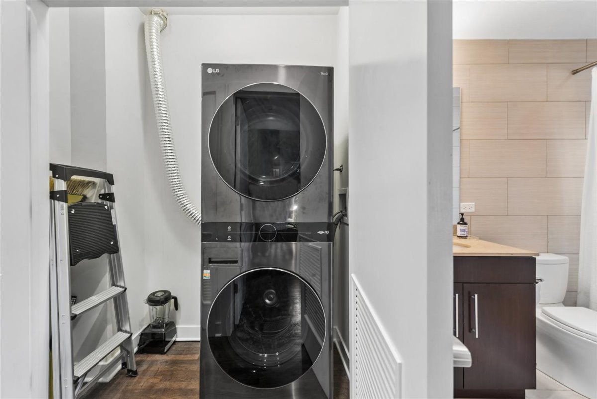 1454 W Roscoe Street Unit: 1W