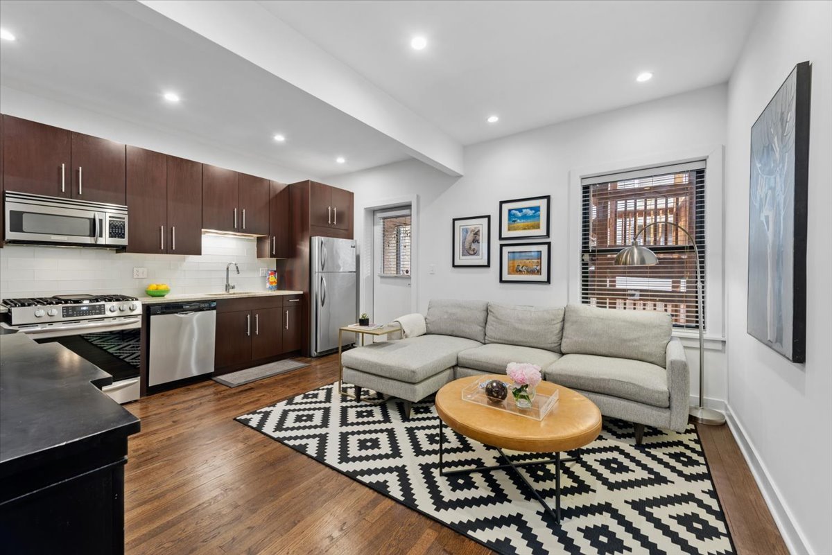 1454 W Roscoe Street Unit: 1W