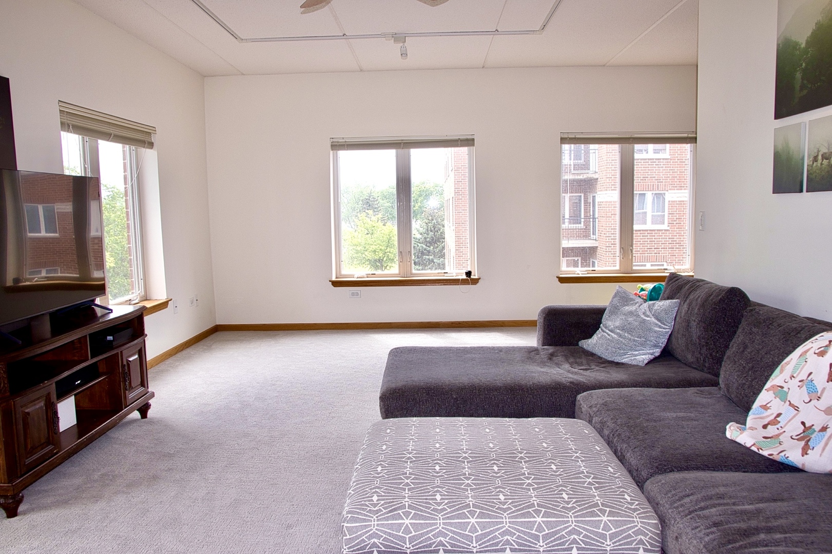 3401 N Carriageway Drive Unit: 401