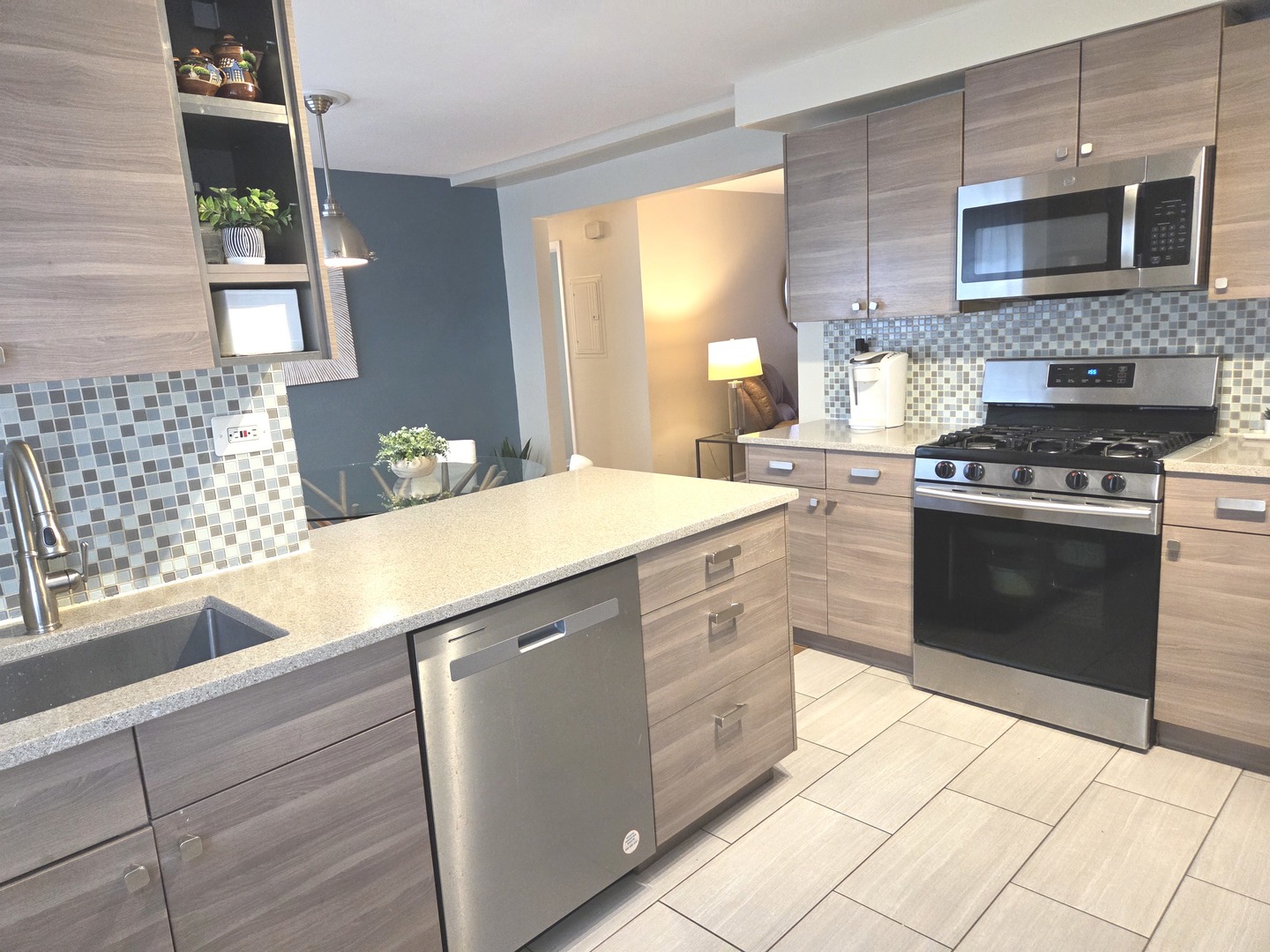1236 W FARWELL Avenue Unit: 1B