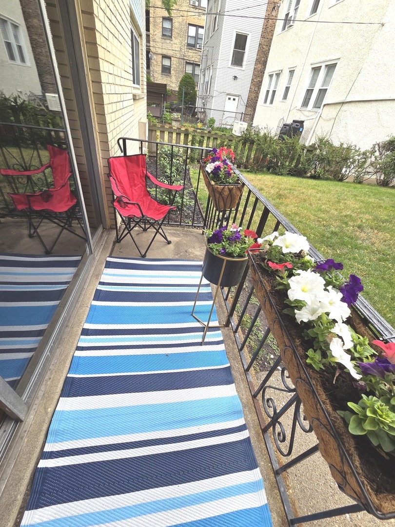1236 W FARWELL Avenue Unit: 1B