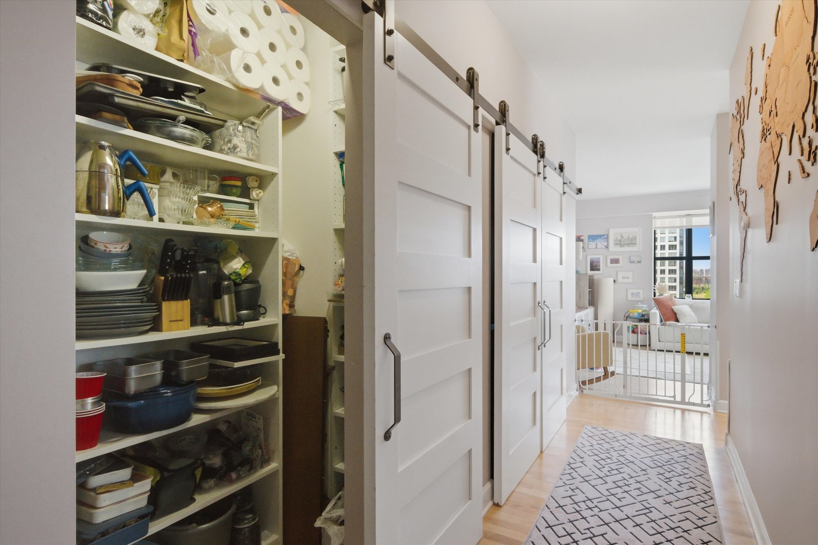 451 W Huron Street Unit: 907