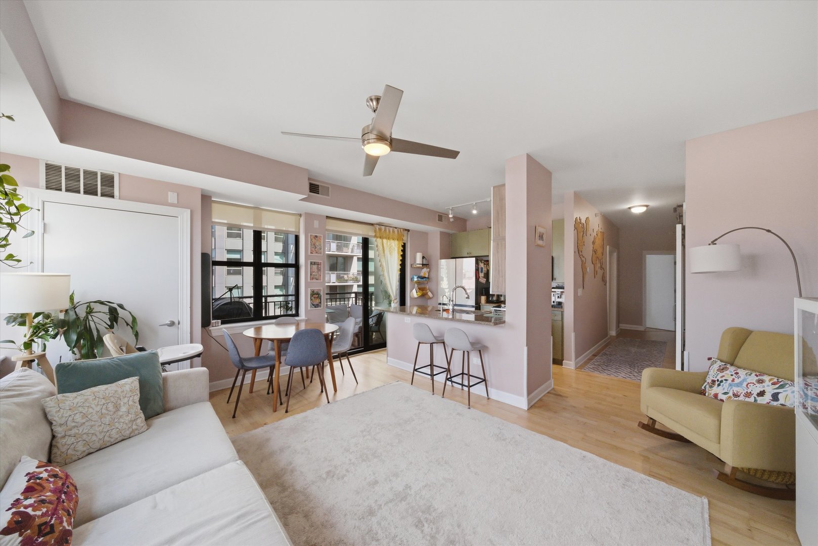 451 W Huron Street Unit: 907