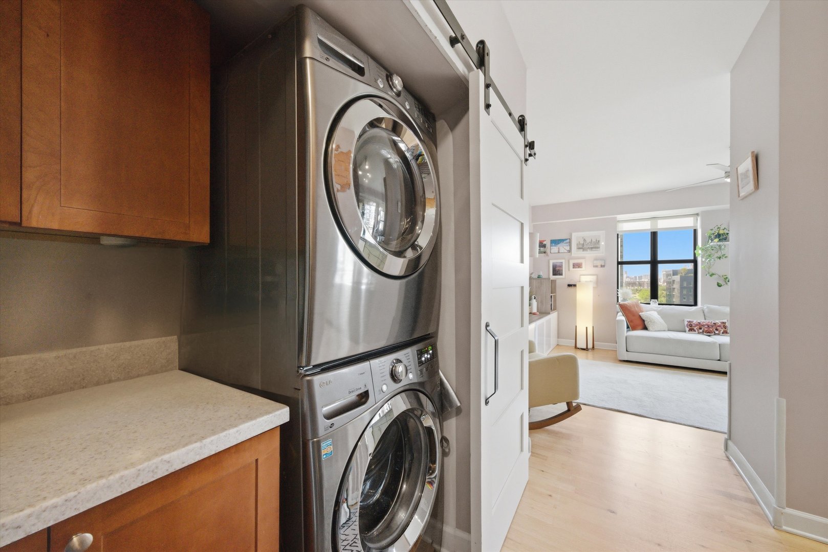 451 W Huron Street Unit: 907