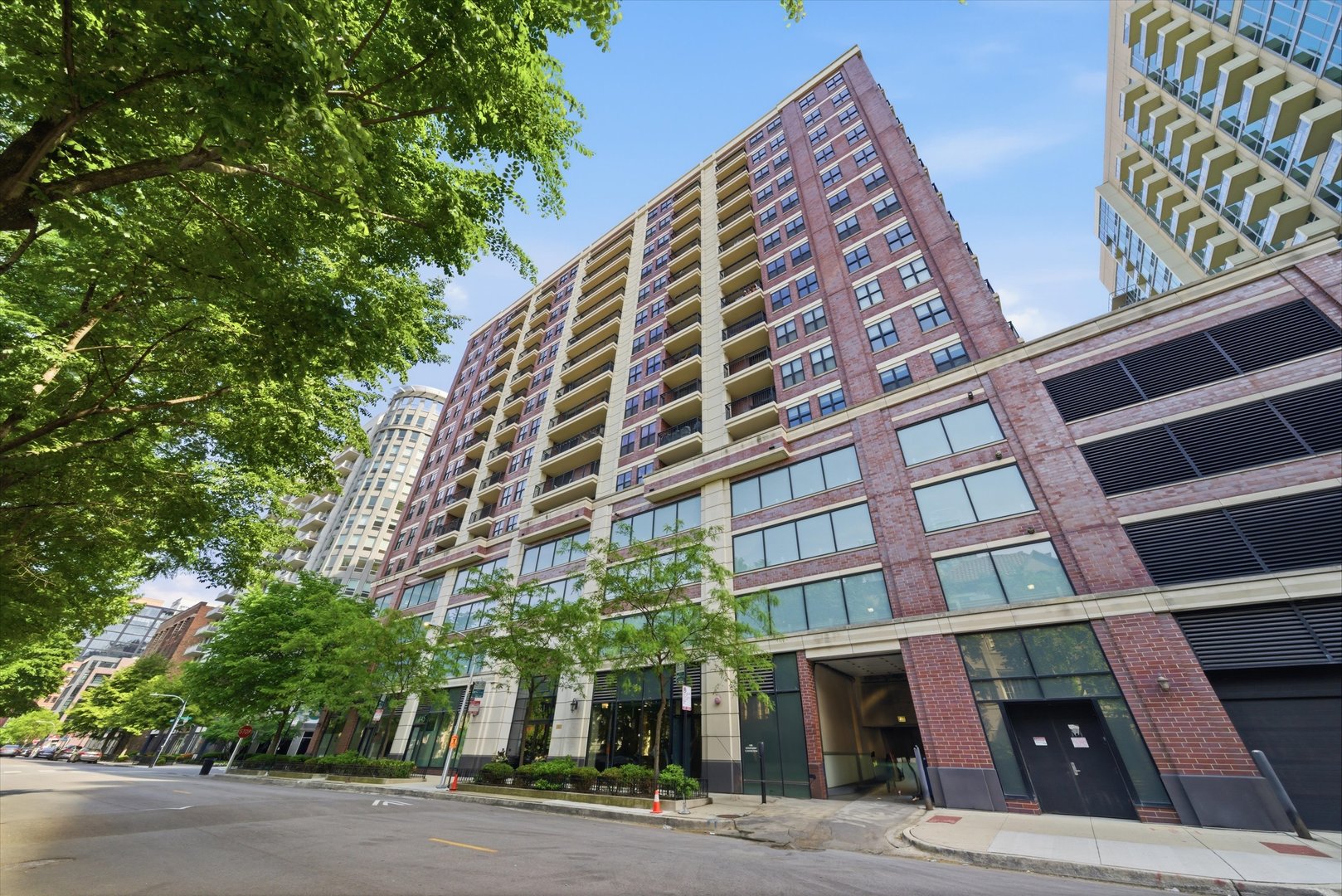 451 W Huron Street Unit: 907