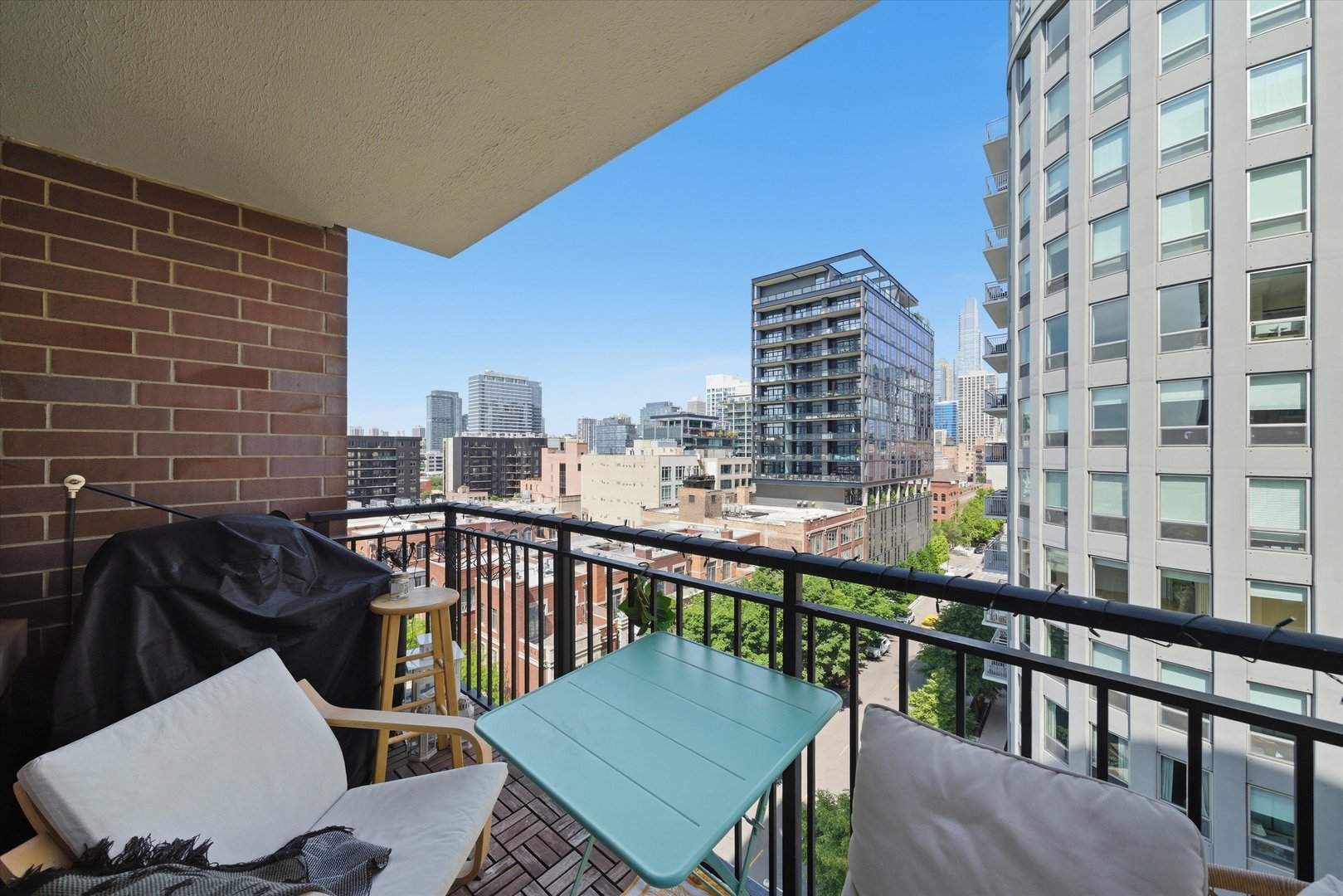 451 W Huron Street Unit: 907