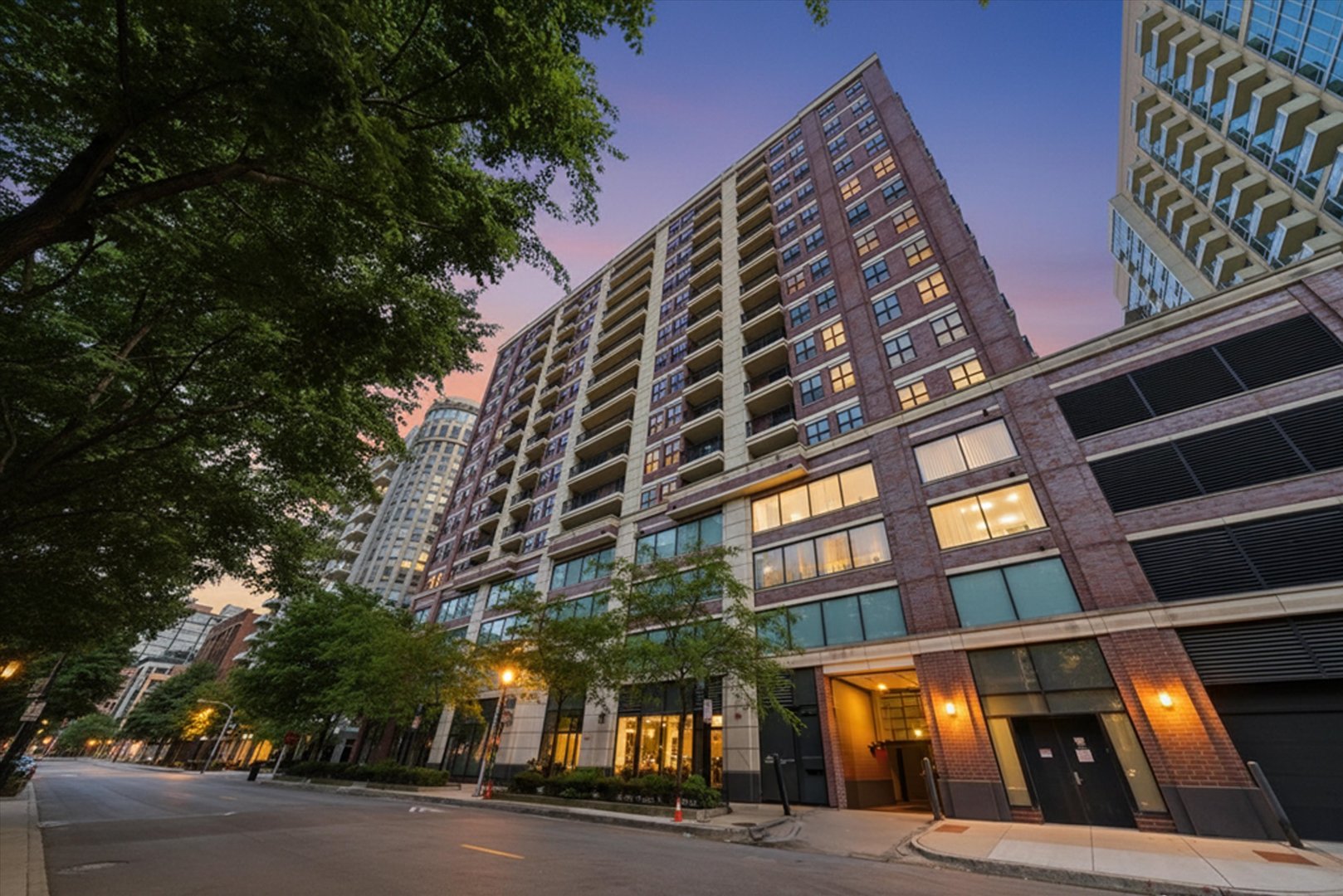 451 W Huron Street Unit: 907