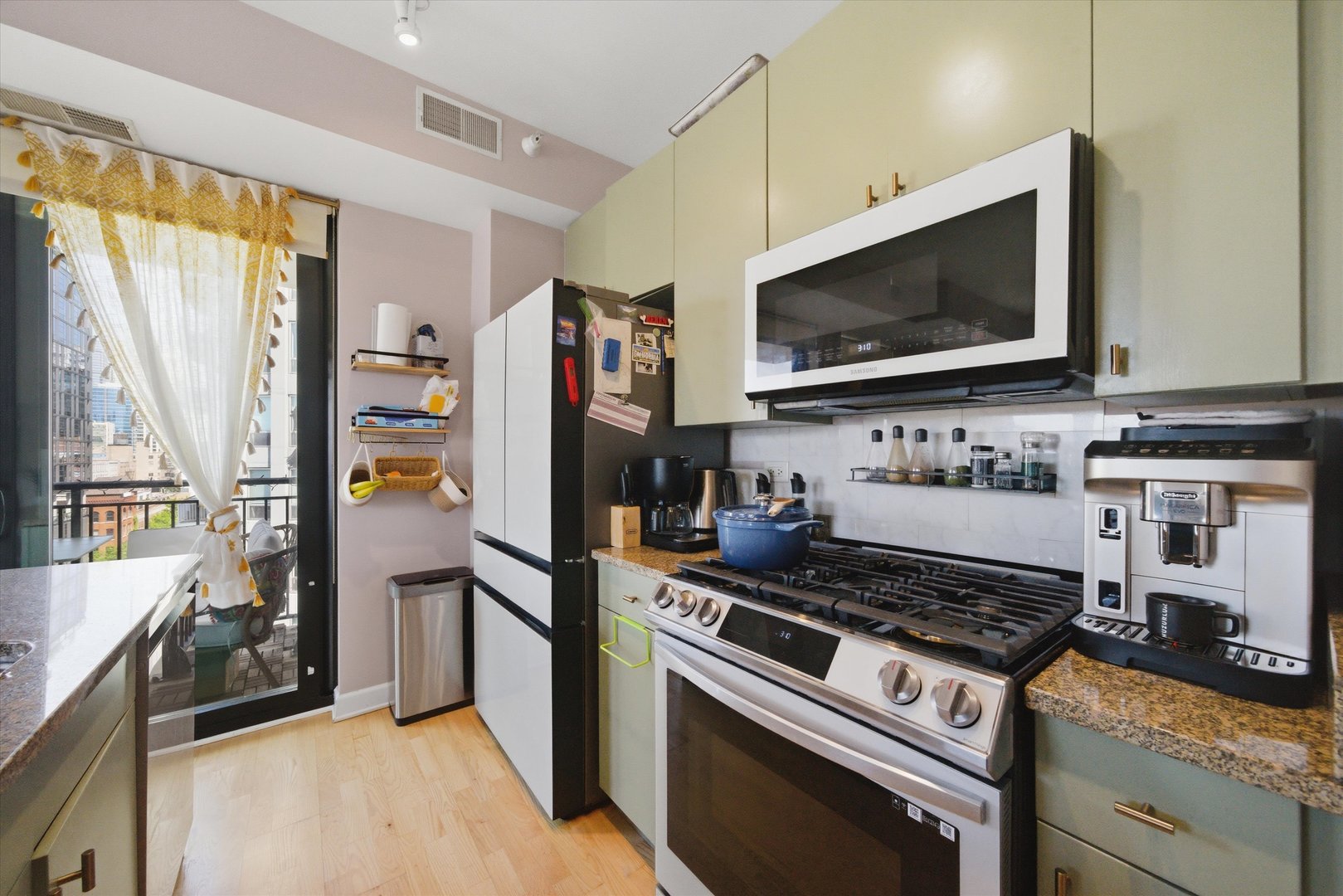 451 W Huron Street Unit: 907