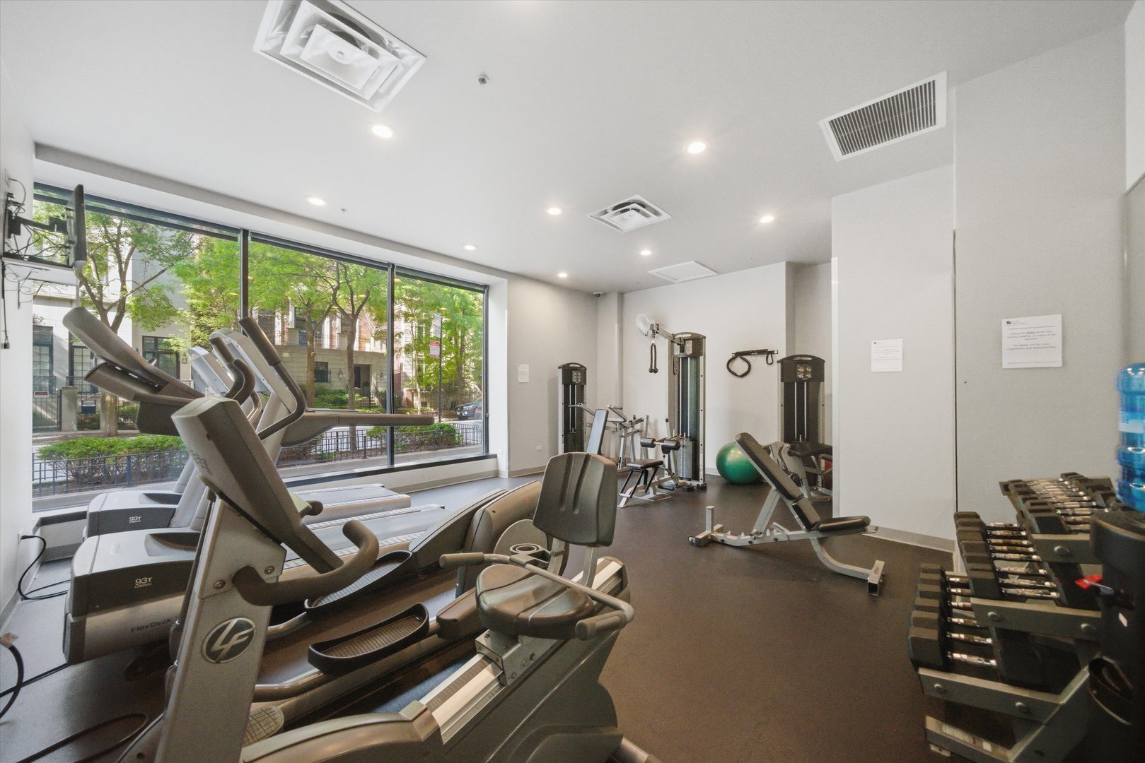 451 W Huron Street Unit: 907