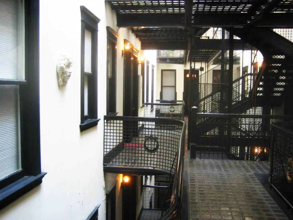 2800 N Pine Grove Avenue Unit: 7F