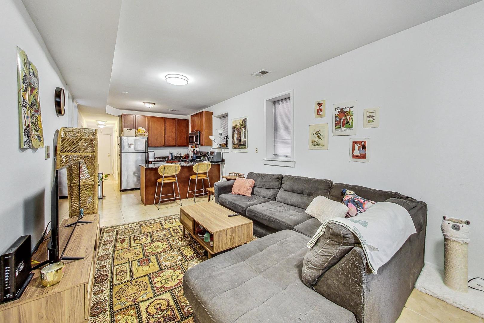1332 W Nelson Street Unit: GDN