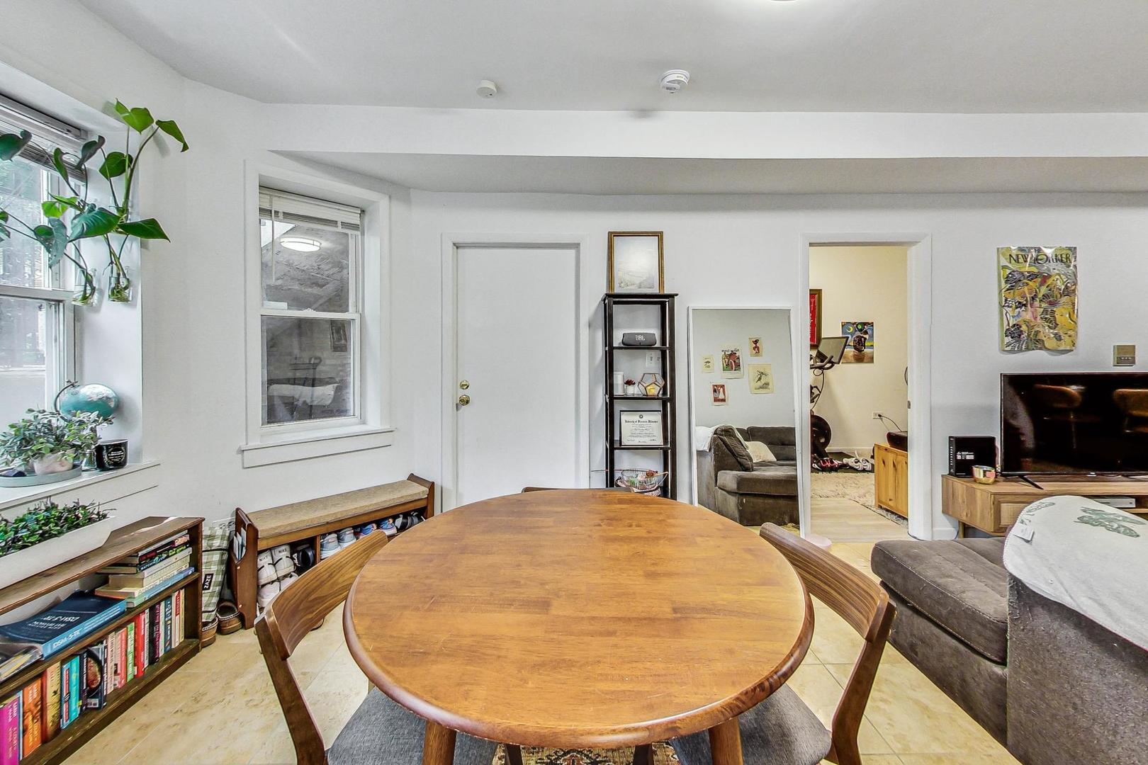 1332 W Nelson Street Unit: GDN
