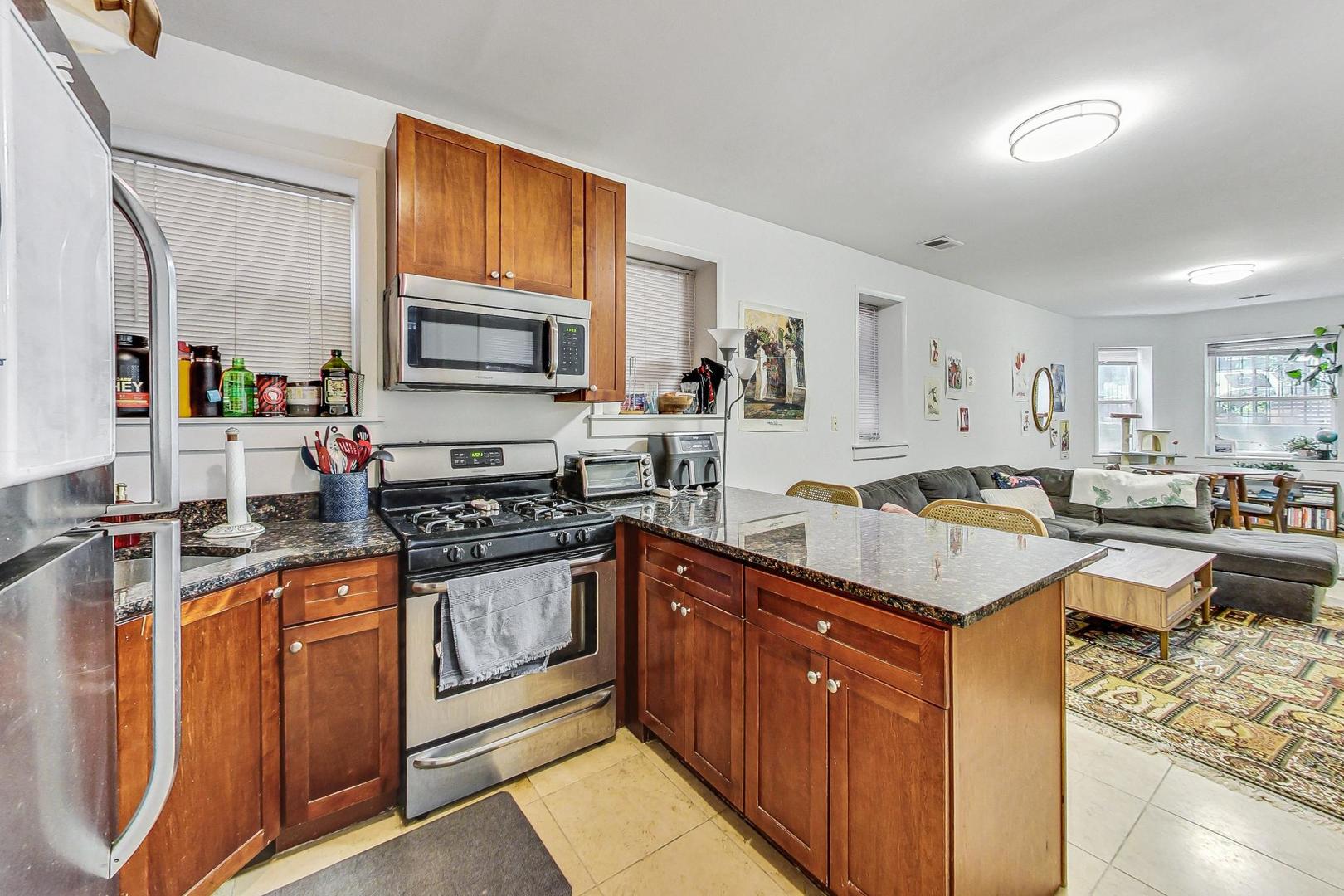 1332 W Nelson Street Unit: GDN