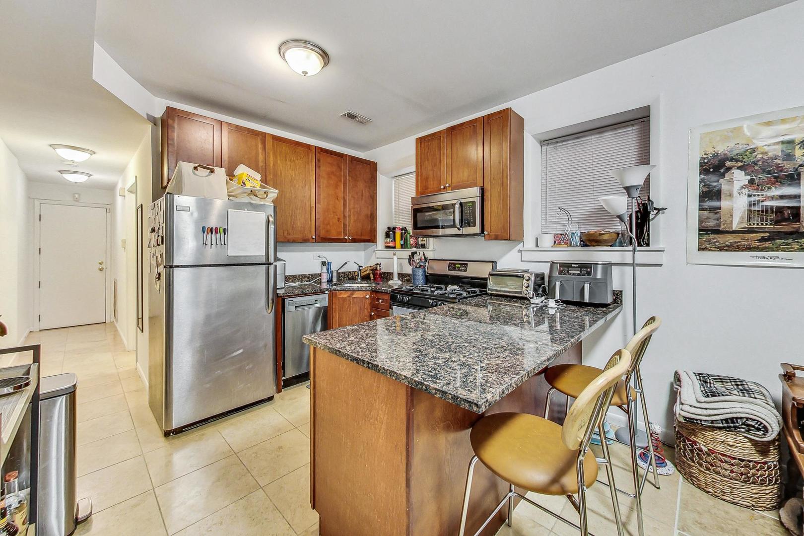 1332 W Nelson Street Unit: GDN