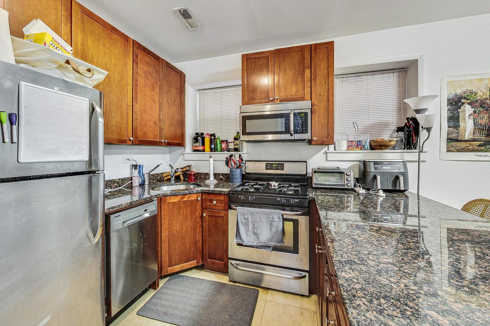1332 W Nelson Street Unit: GDN