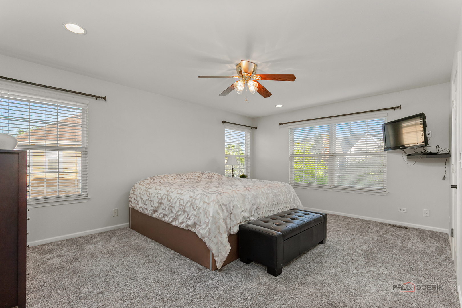 332 colonial Drive