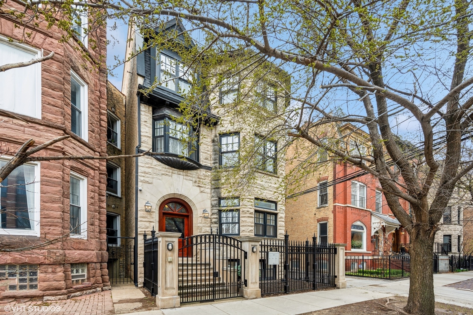 746 W Belden Avenue Unit: 1