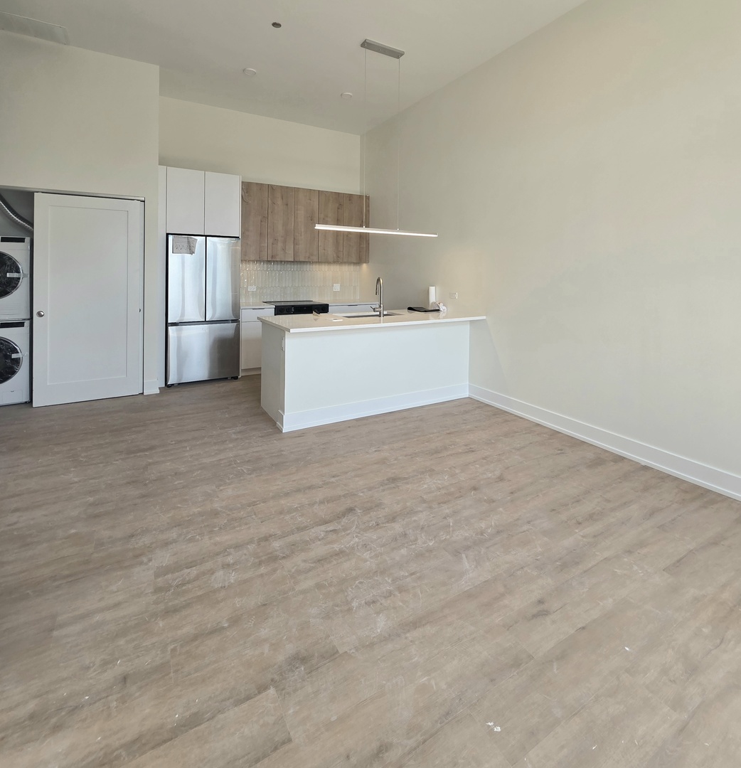 1537 N ORLEANS Avenue Unit: 5F