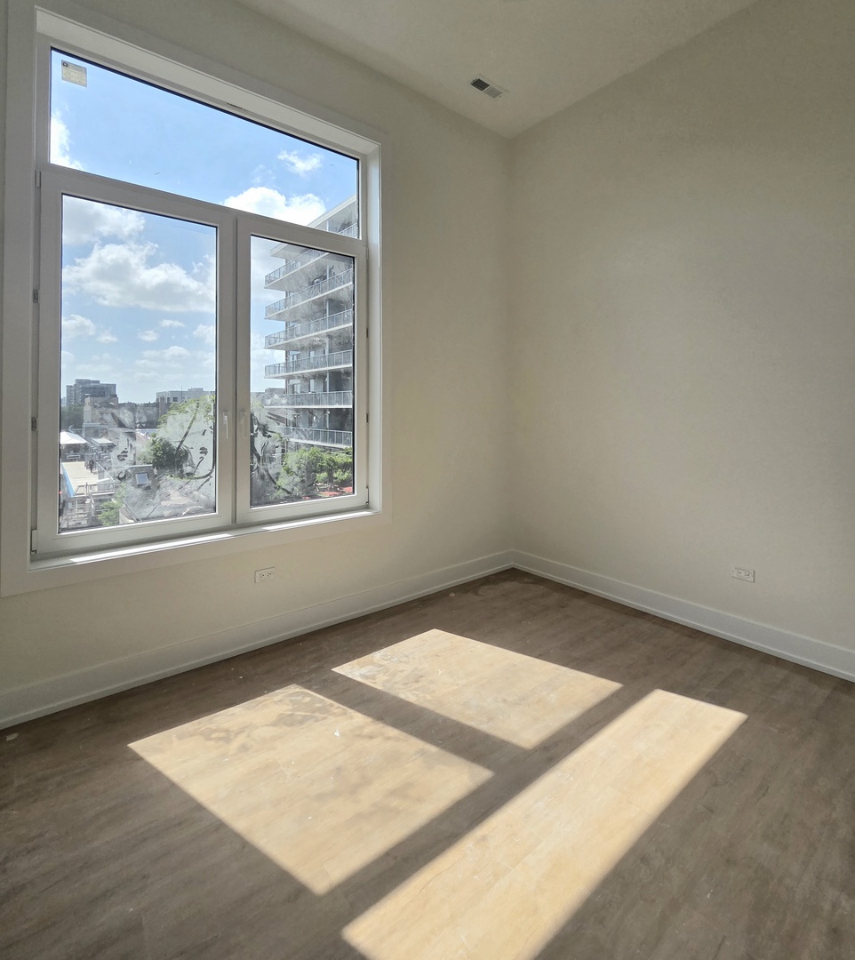1537 N ORLEANS Avenue Unit: 5F