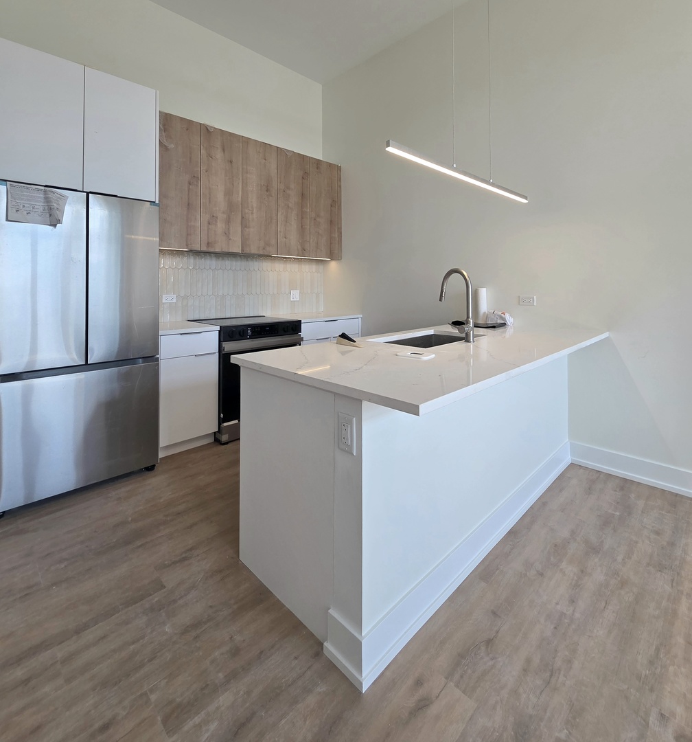 1537 N ORLEANS Avenue Unit: 5F