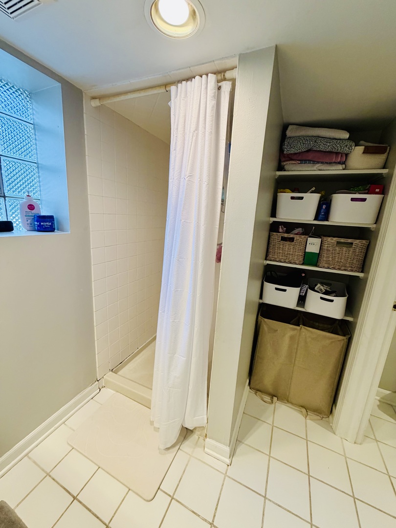 1350 W Webster Avenue Unit: G