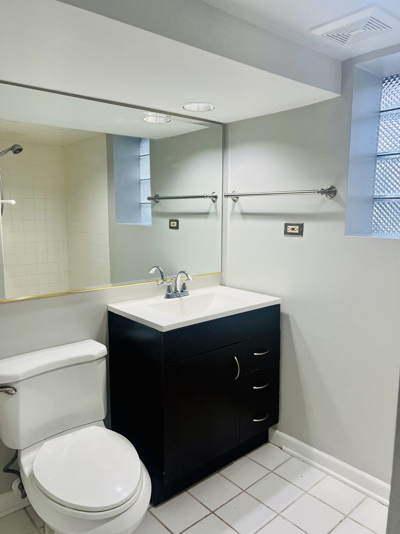 1350 W Webster Avenue Unit: G