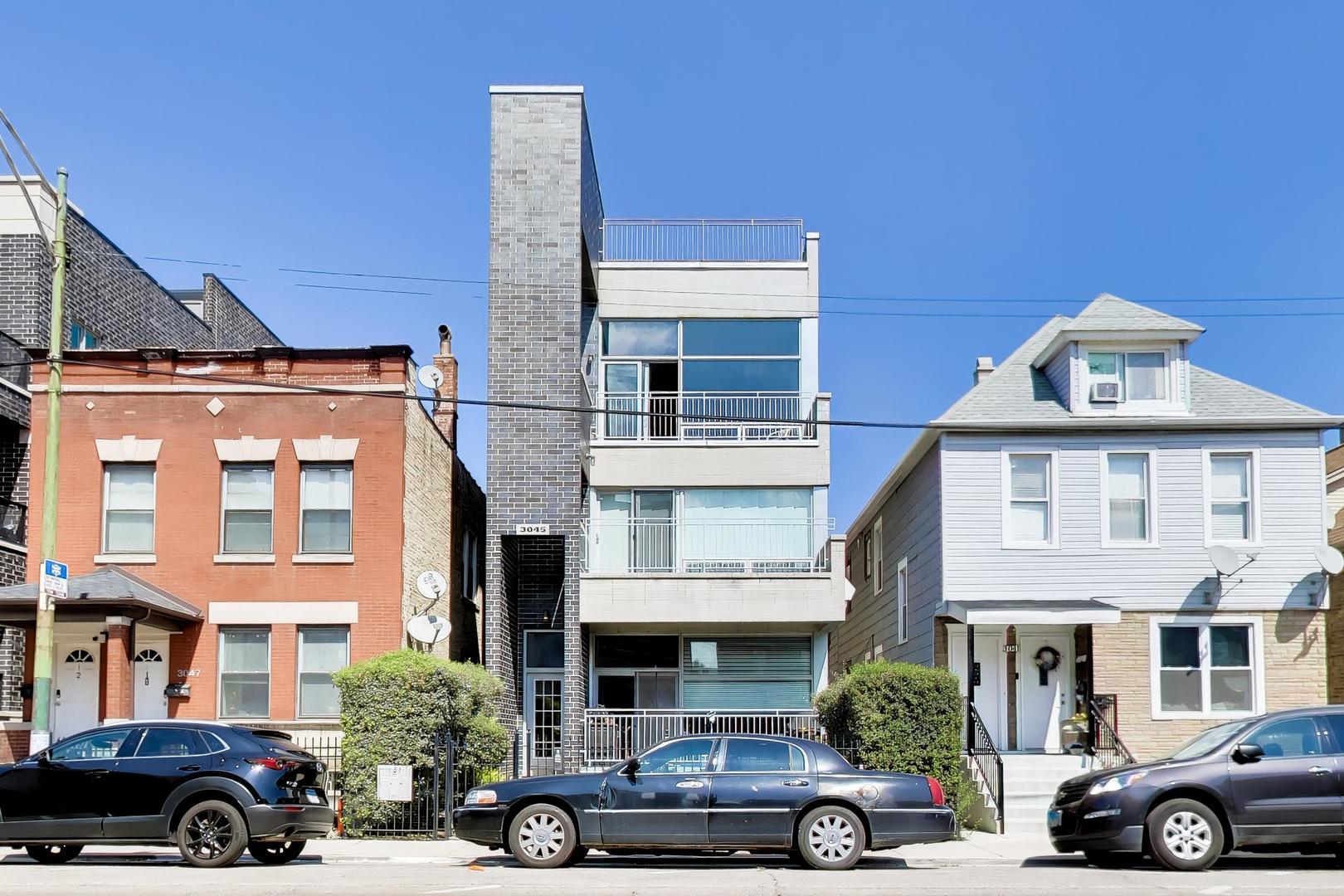 3045 N CLYBOURN Avenue Unit: 2