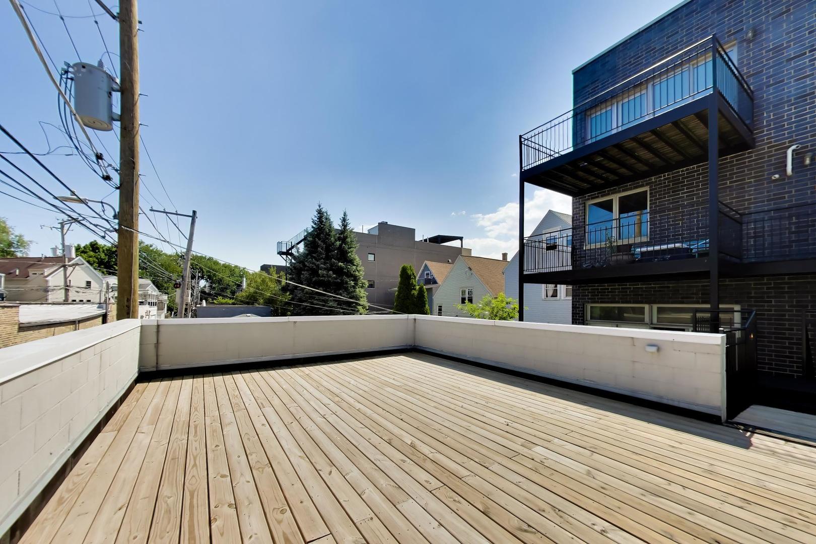 3045 N CLYBOURN Avenue Unit: 2