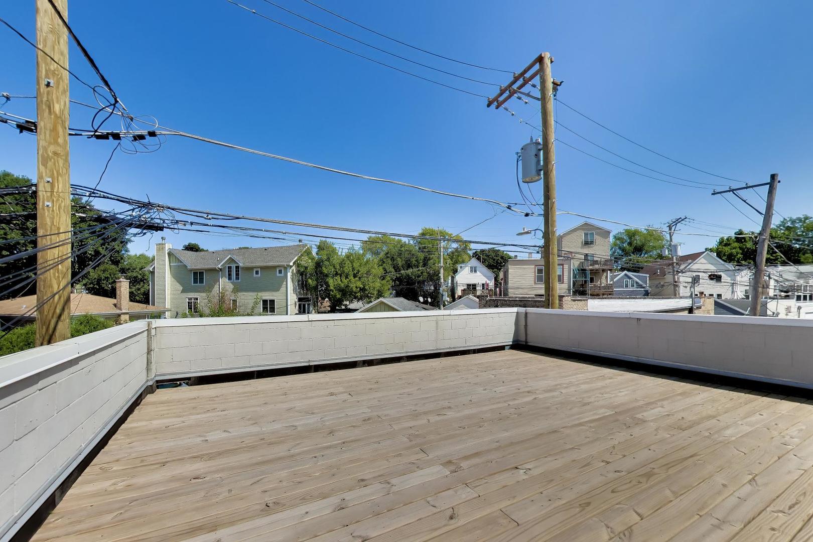 3045 N CLYBOURN Avenue Unit: 2